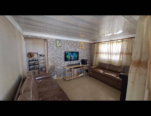 6 BEDROOM HOUSE FOR SALE IN UMLAZI M